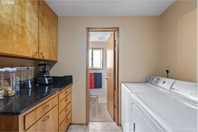 2465 17th St, Springfield, OR 97477 - Photo 34