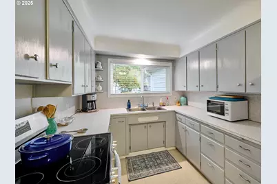 2075 Laurel Ave NE, Salem, OR 97301 - Photo 8