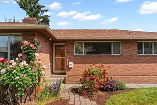 10919 SE Mill Ct, Portland, OR 97216 - Photo 2
