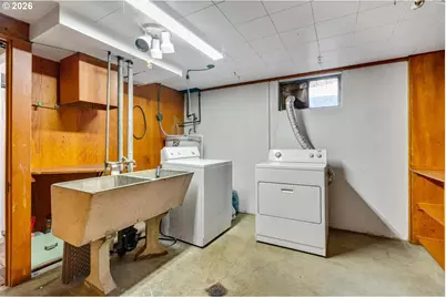 10919 SE Mill Ct, Portland, OR 97216 - Photo 32