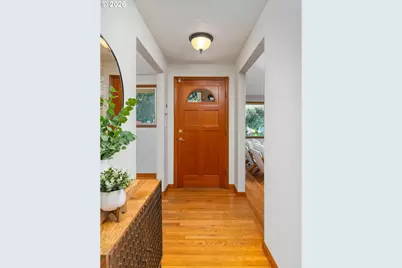 10919 SE Mill Ct, Portland, OR 97216 - Photo 6
