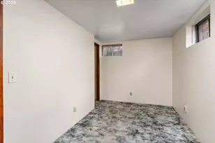 10919 SE Mill Ct, Portland, OR 97216 - Photo 30