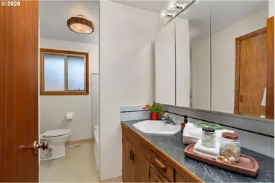 10919 SE Mill Ct, Portland, OR 97216 - Photo 24