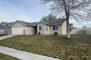 617 E Oregon Ave, Hermiston, OR 97838 - Photo 2