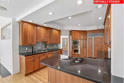 10838 S Southridge Dr, Portland, OR 97219 - Photo 2