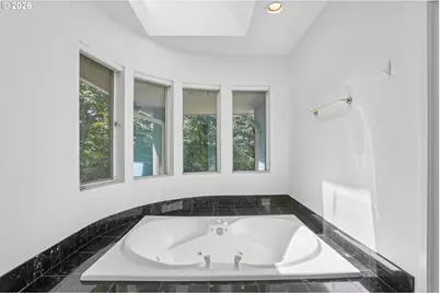 10838 S Southridge Dr, Portland, OR 97219 - Photo 16