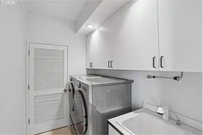 10838 S Southridge Dr, Portland, OR 97219 - Photo 26