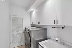 10838 S Southridge Dr, Portland, OR 97219 - Photo 26