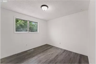 2098 Delta Waters Rd, Medford, OR 97504 - Photo 12