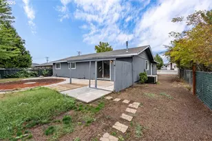 2098 Delta Waters Rd, Medford, OR 97504 - Photo 18