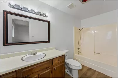 2098 Delta Waters Rd, Medford, OR 97504 - Photo 14