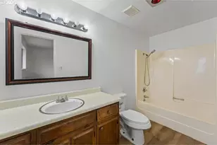 2098 Delta Waters Rd, Medford, OR 97504 - Photo 14