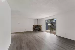 2098 Delta Waters Rd, Medford, OR 97504 - Photo 6