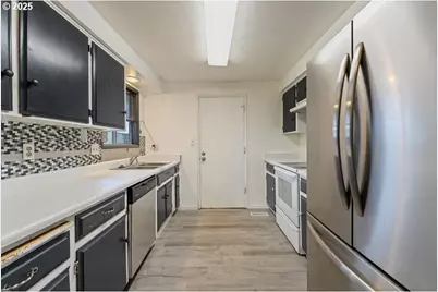 2098 Delta Waters Rd, Medford, OR 97504 - Photo 10