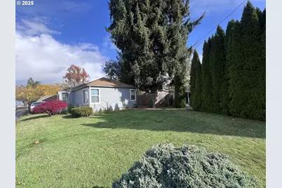 624 N Settlemier Ave, Woodburn, OR 97071 - Photo 2