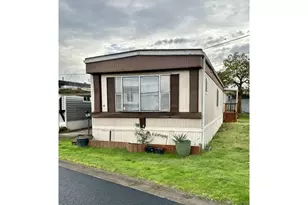 525 S 6th St, Harrisburg, OR 97446 - Photo 2