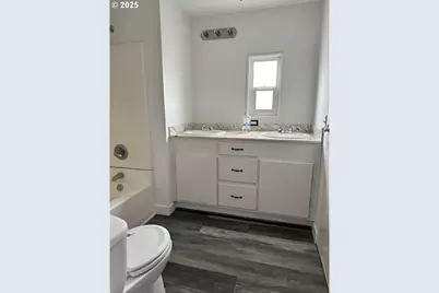 525 S 6th St #4, Harrisburg, OR 97446 - Photo 8