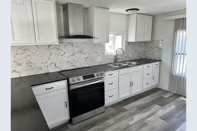 525 S 6th St #4, Harrisburg, OR 97446 - Photo 4