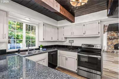 381 Talemena Dr, Cottage Grove, OR 97424 - Photo 8