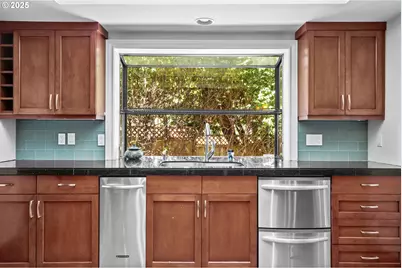 604 SW Arboretum Cir, Portland, OR 97221 - Photo 12
