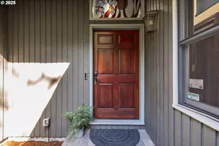 604 SW Arboretum Cir, Portland, OR 97221 - Photo 4