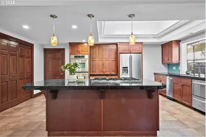 604 SW Arboretum Cir, Portland, OR 97221 - Photo 8