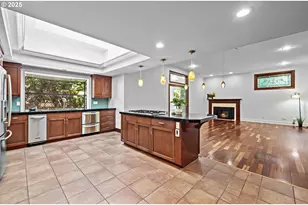 604 SW Arboretum Cir, Portland, OR 97221 - Photo 10