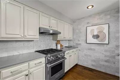 10209 NW Village Heights Dr, Portland, OR 97229 - Photo 10