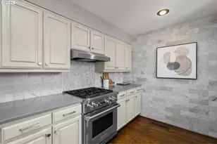 10209 NW Village Heights Dr, Portland, OR 97229 - Photo 10