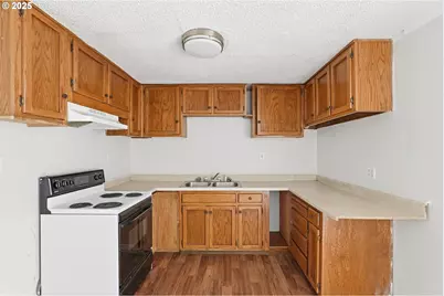 11751 SE Oak St, Portland, OR 97216 - Photo 14