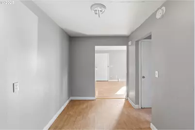 11751 SE Oak St, Portland, OR 97216 - Photo 10