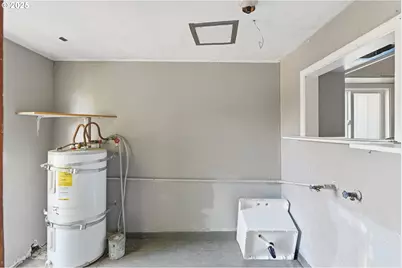 11751 SE Oak St, Portland, OR 97216 - Photo 12