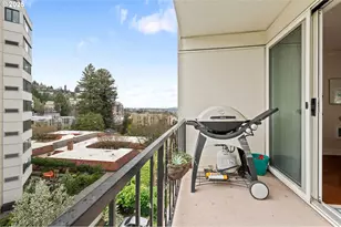 2211 SW Park Pl, Portland, OR 97205 - Photo 16