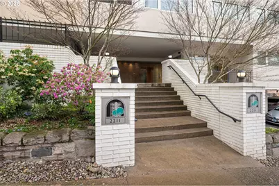 2211 SW Park Pl #803, Portland, OR 97205 - Photo 2
