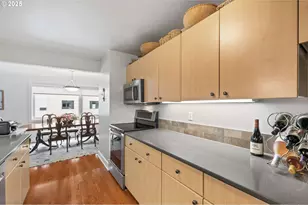 2211 SW Park Pl, Portland, OR 97205 - Photo 20