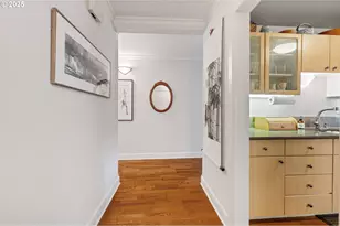 2211 SW Park Pl, Portland, OR 97205 - Photo 18
