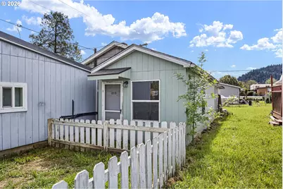 215 E 2nd Ave, Riddle, OR 97469 - Photo 4