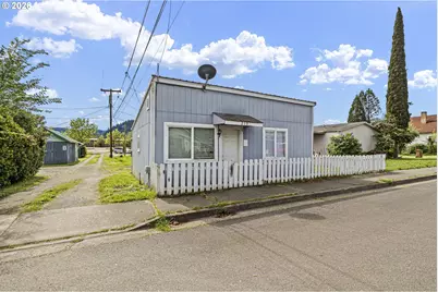 215 E 2nd Ave, Riddle, OR 97469 - Photo 8