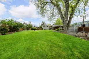488 W Broccoli St, Roseburg, OR 97471 - Photo 36