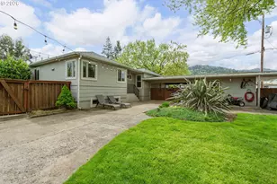 488 W Broccoli St, Roseburg, OR 97471 - Photo 32