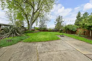 488 W Broccoli St, Roseburg, OR 97471 - Photo 34