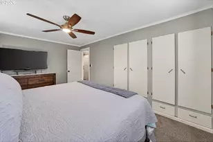 488 W Broccoli St, Roseburg, OR 97471 - Photo 20