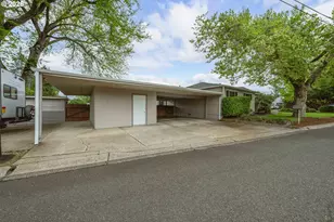 488 W Broccoli St, Roseburg, OR 97471 - Photo 40