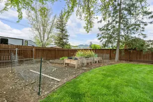 488 W Broccoli St, Roseburg, OR 97471 - Photo 38