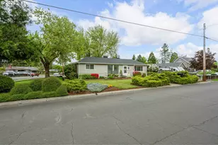 488 W Broccoli St, Roseburg, OR 97471 - Photo 46