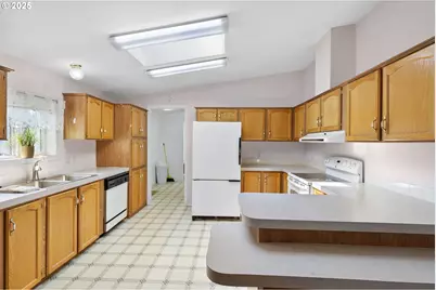 1949 SE Palmquist Rd #121, Gresham, OR 97080 - Photo 8