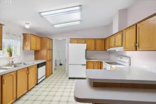 1949 SE Palmquist Rd, Gresham, OR 97080 - Photo 8