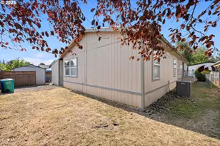 1949 SE Palmquist Rd, Gresham, OR 97080 - Photo 6