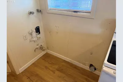1726 W 9th Pl, Eugene, OR 97402 - Photo 6