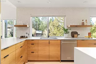 10002 SW Balmer Cir, Portland, OR 97219 - Photo 14